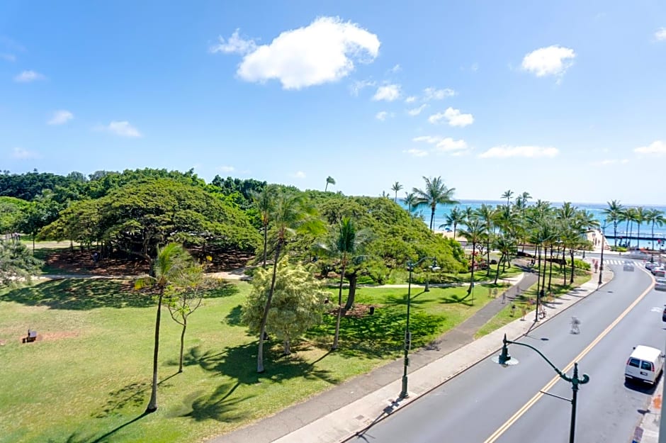 Castle at Waikiki Grand