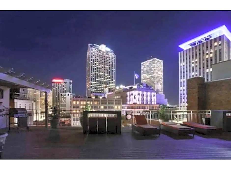 Amazing Condos Beautiful View 2 Blocks To French Quarter, Small Rooftop Pool, Gym, Seanger Theater, Super Dome, And Bourbon St
