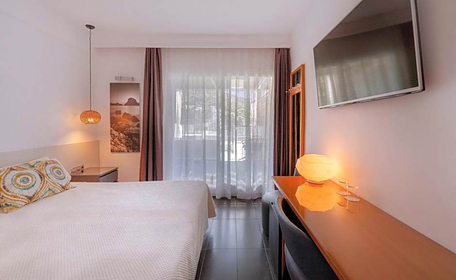 Palladium Hotel Cala Llonga - Adults Only