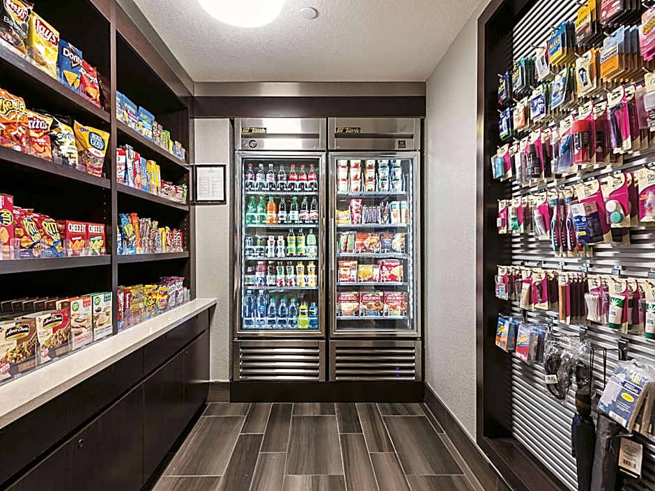 La Quinta Inn & Suites by Wyndham Plantation At Southwest 6th Street