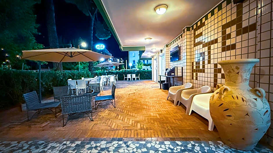 Hotel Etna - Hotel per Coppie e Famiglie con Parcheggio e Spiaggia