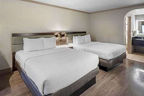 Queen Room with Two Queen Beds and Single Sofa Bed