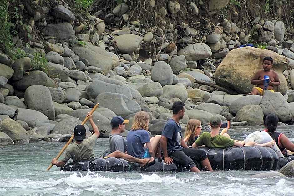 Asim Paris Guesthouse & jungle trekking