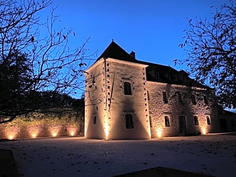 Domaine de Cazal - Chambres d'Hôtes avec piscine au cœur de 26 hectares de nature préservée