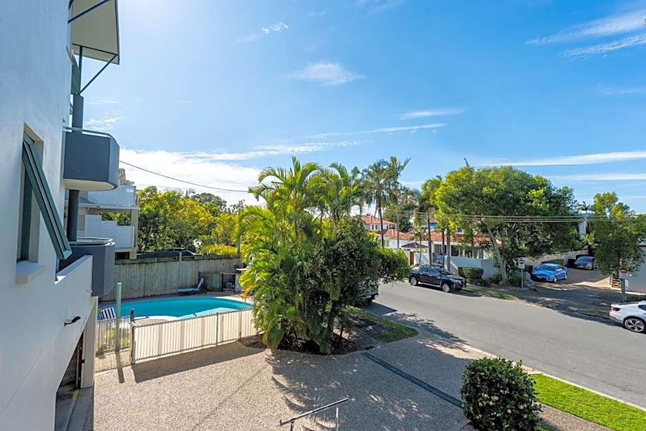 Noosa River Sandy Shores Hotel