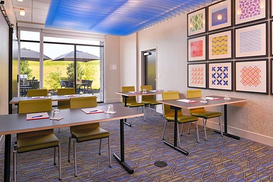 Holiday Inn Express And Suites Olathe West By IHG