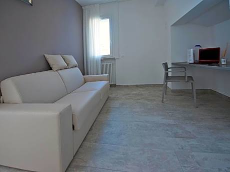 Prestige Room with Balcony and Lake View
