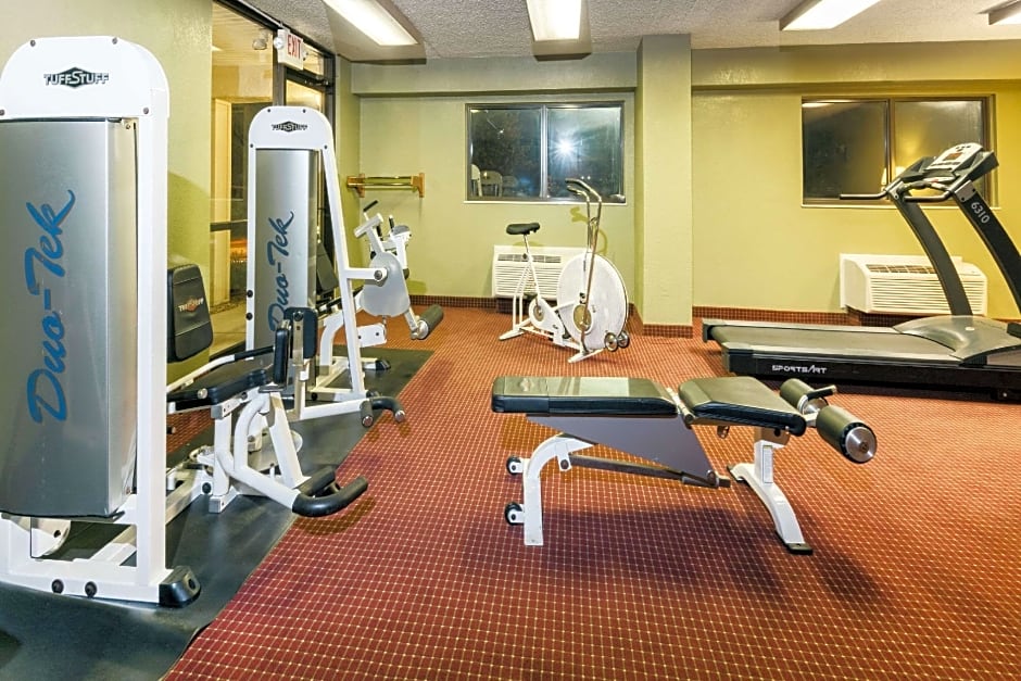 Super 8 by Wyndham Strongsville/Cleveland