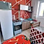 KITNET S2 em TORRES-RS - Na mais bela praia Gaúcha - Cozinha - Banheiro - Ar condicionado - TV smart 32' - Wi-Fi - Estacionamento - Anfitriã Superhost no BnB