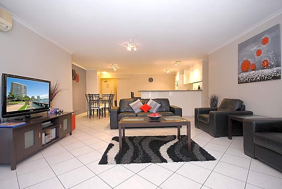 Moorings On Cavill Surfers Paradise