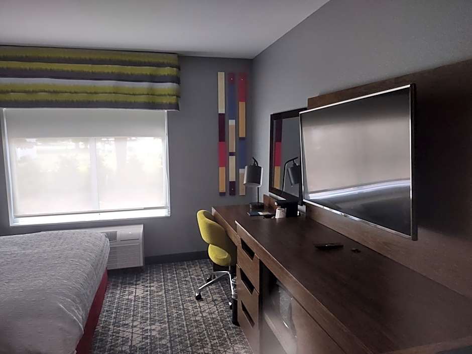 Hampton Inn By Hilton & Suites Pittsburgh New Stanton PA