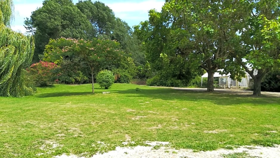 La Ferme de l'isle et sa Roulotte