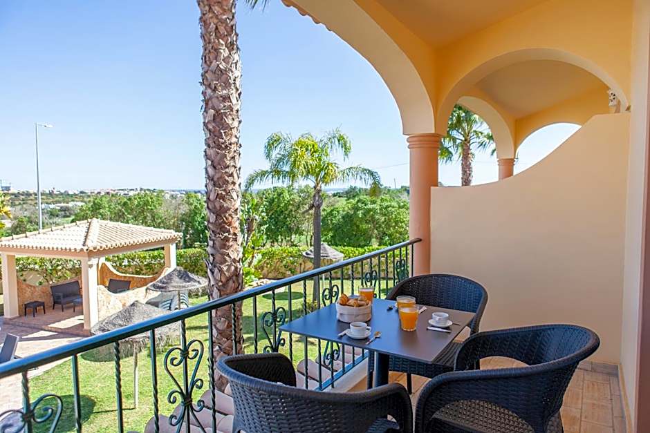 Atalaia Sol Aparthotel - tennis & heated pool in winter