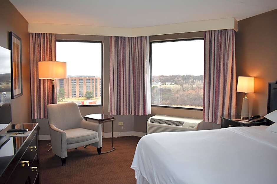Sheraton Lisle Naperville Hotel