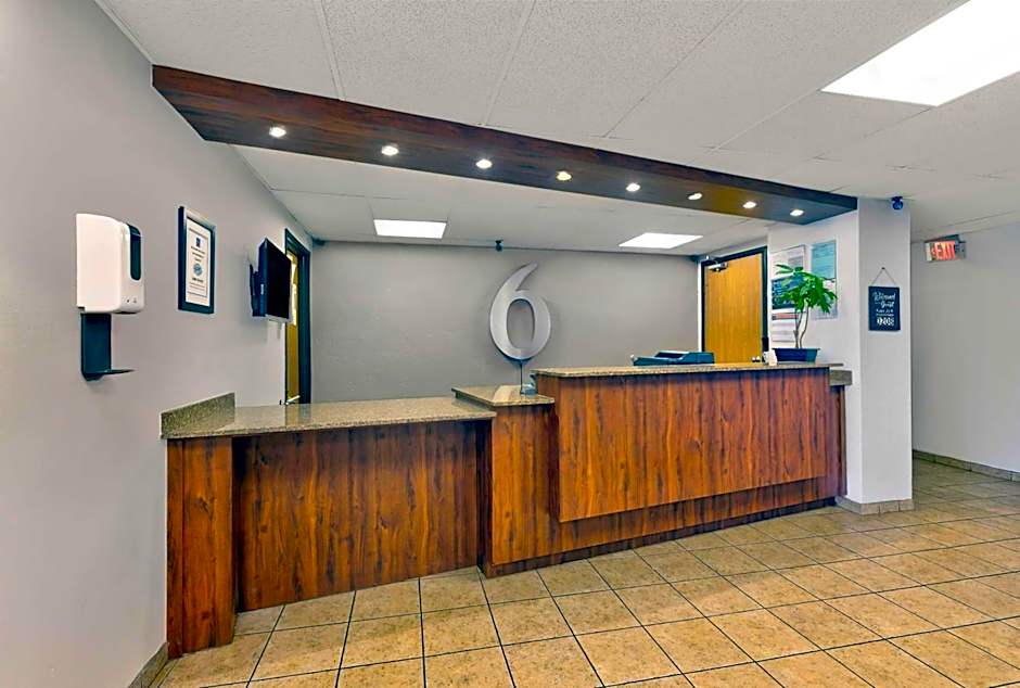 Motel 6-Oak Creek, WI