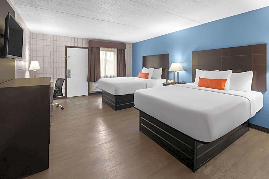 Baymont Inn and Suites by Wyndham Farmington, MO