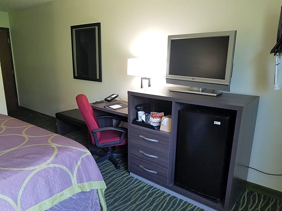 Super 8 by Wyndham Independence Kansas City