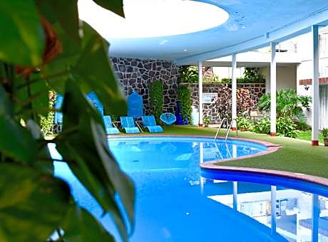 Country Hotel & Suites