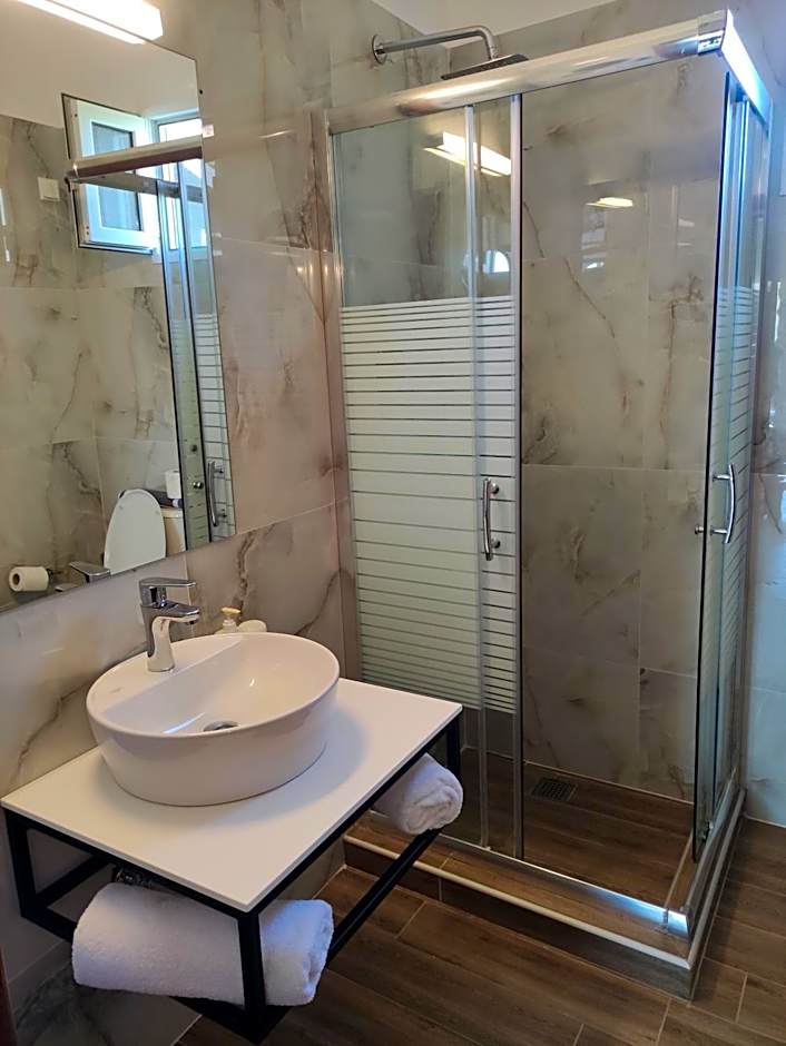 Stratos Hotel