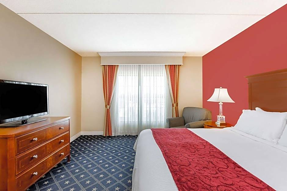 Photo 1 of 5 of Presidential 1 Bedroom 1 King Bed Suite