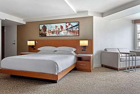 Suite, 1 King, Sofa bed, Courtyard view