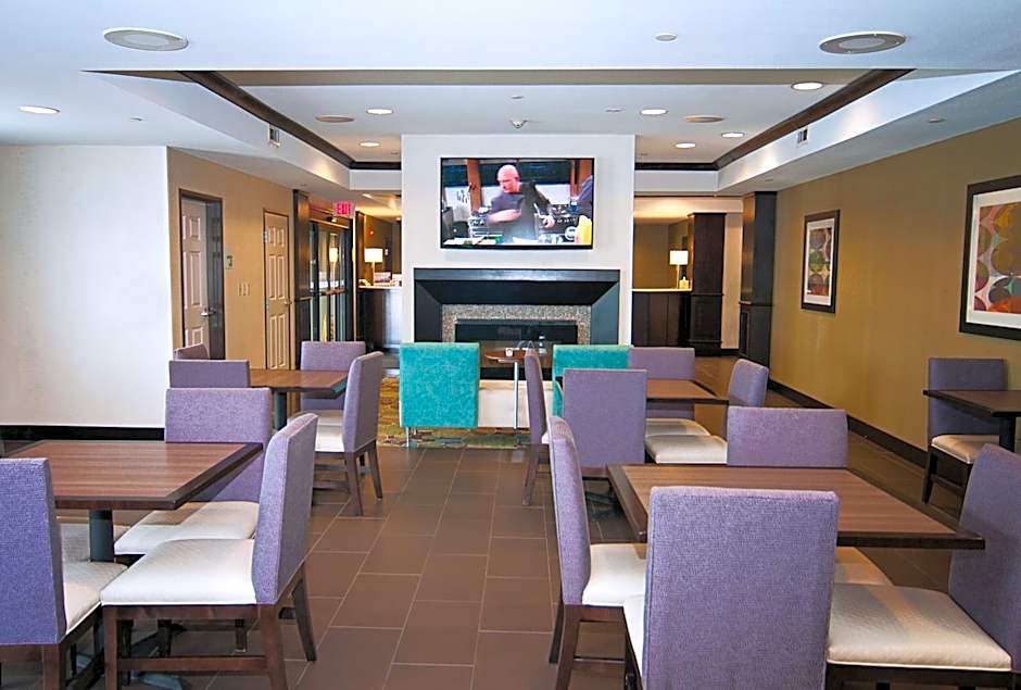 Holiday Inn Express & Suites Wichita Northeast By IHG