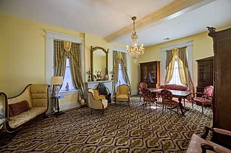 Deluxe King Suite