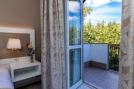 Superior Suite with Balcony (2+2)