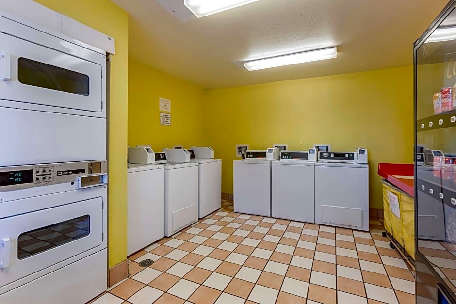 Suburban Studios Albuquerque Midtown - University