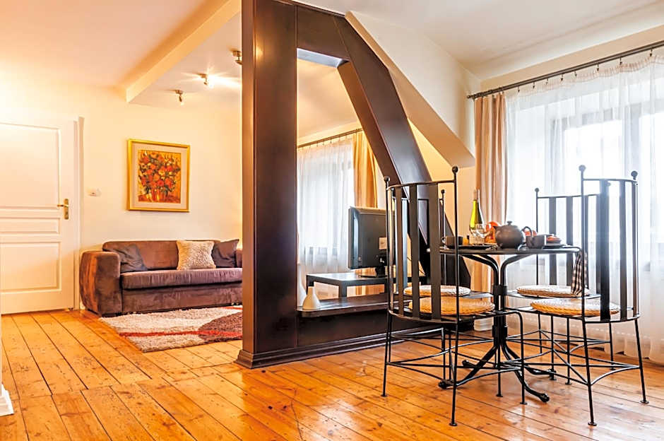 Home & Travel Apartments - AC - Parking - City Centre - Manufaktura - OFF Piotrkowska - EC1 - ATLAS Arena - Orientarium - Monopolis