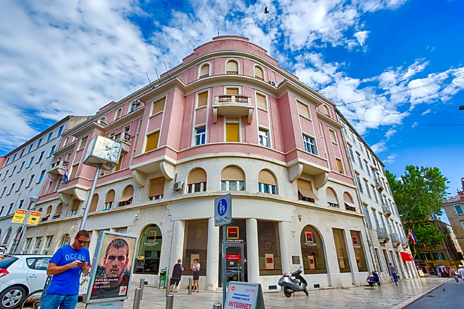 Starlight Luxury Rooms