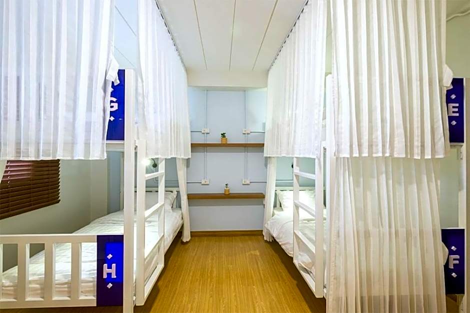 BED FRIENDS POSHTEL