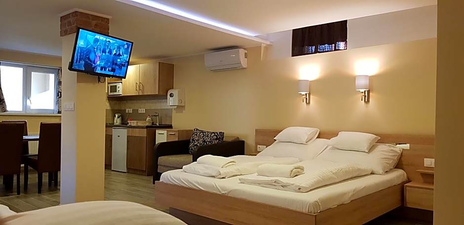 Central Panzió Gyula