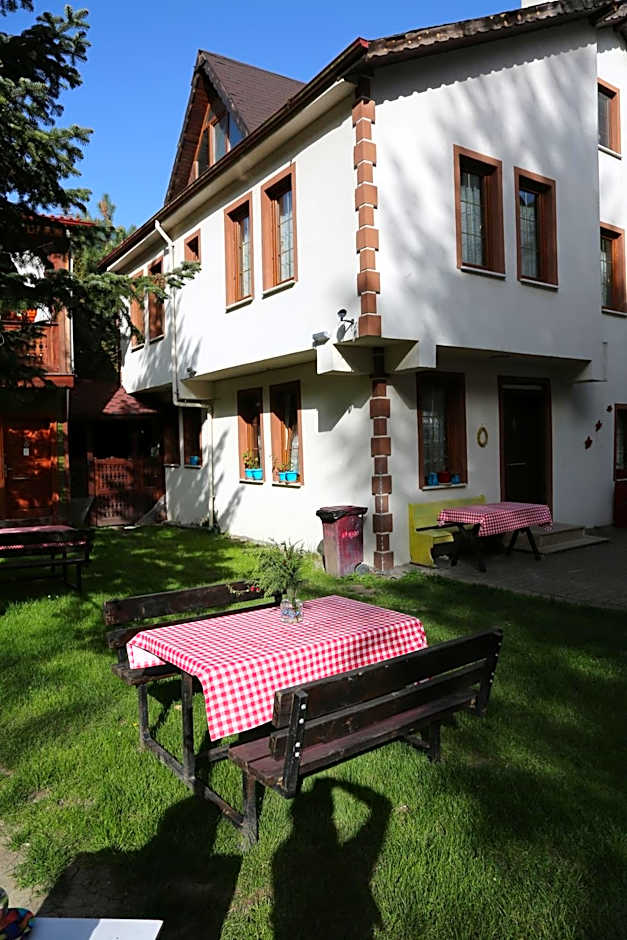 ABANT DORT MEVSİM KONAĞI HOSTEL