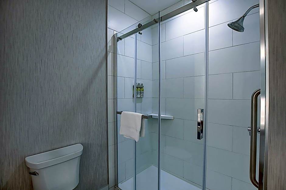 Holiday Inn Express Airport Calgary By IHG