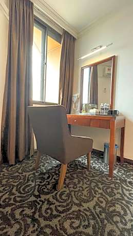Deluxe Queen Room