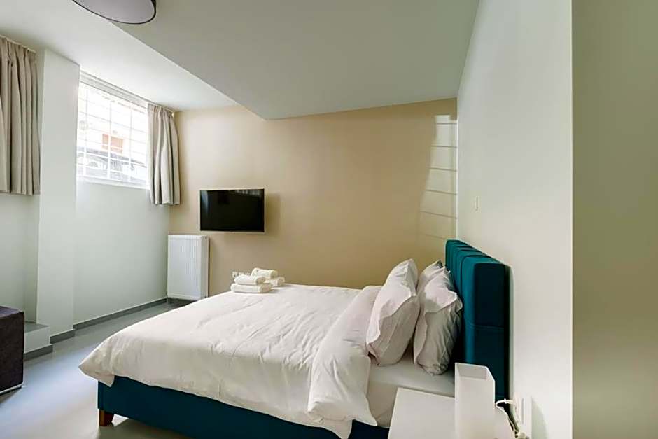 Snug studio apartment with shared garden IV