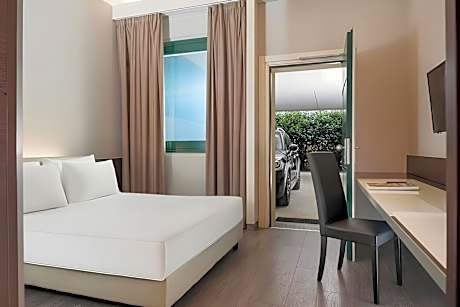 Economy Double Room Single Use, Ground Floor