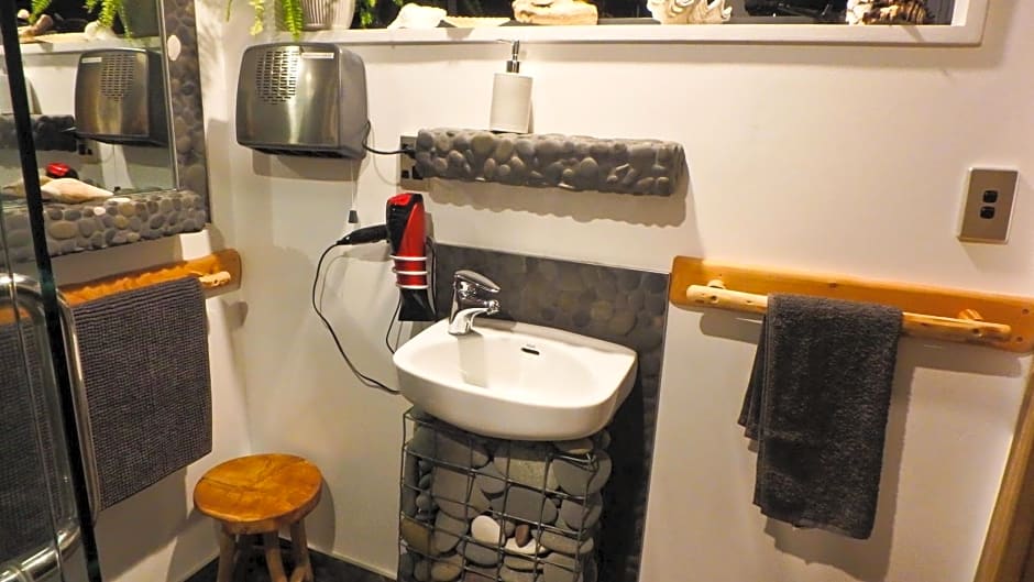 Tree House Lodge Bed & Breakfast