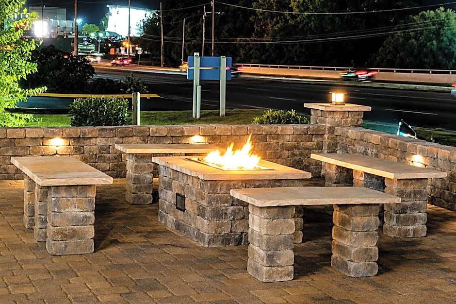 Days Inn by Wyndham Apple Valley Sevierville