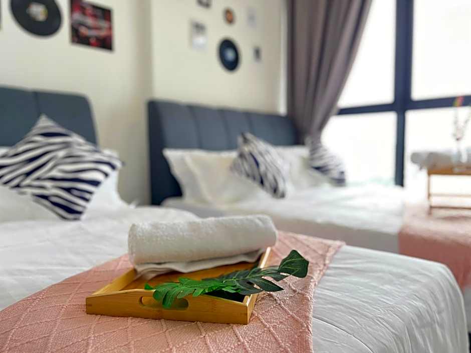 Georgetown Urban Family & Baby-Friendly Home with Skypool Seaview