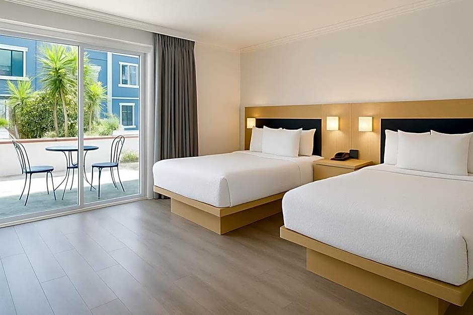 The Live Hotel
