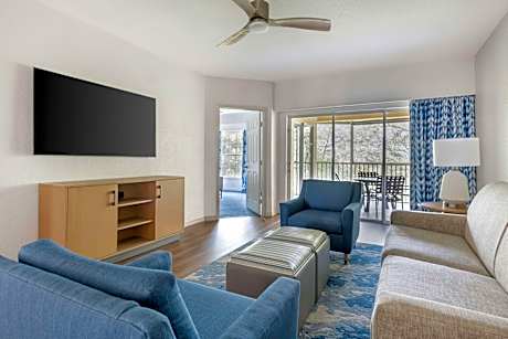 3 Bedroom 1 King/2 Doubles/1 Queen Suite