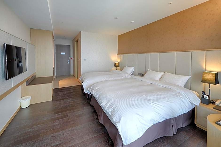 Photo 1 of 4 of Family Superior 2 Beds, Partial Ocean View