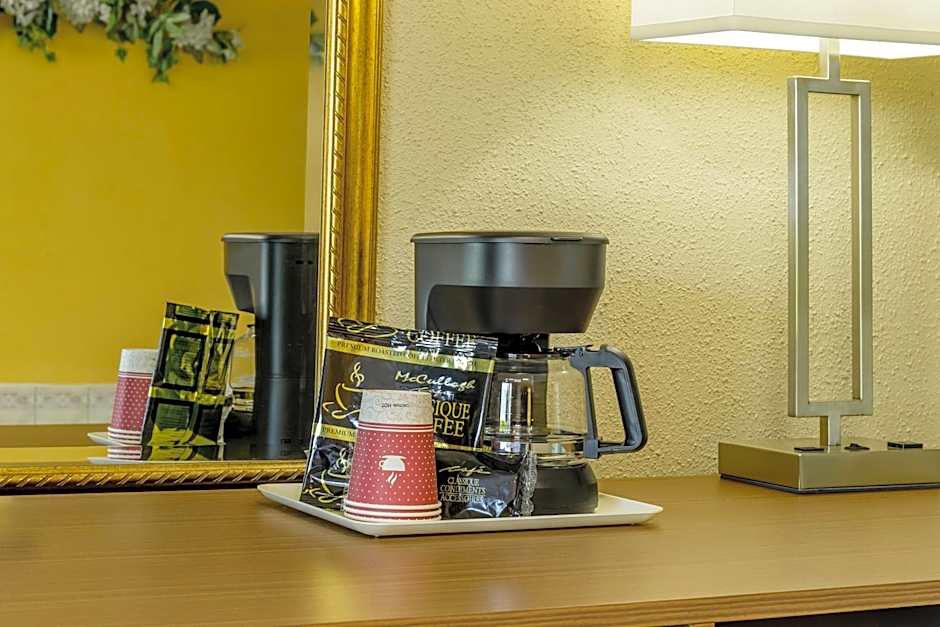 Motel 6 Campbellford, ON