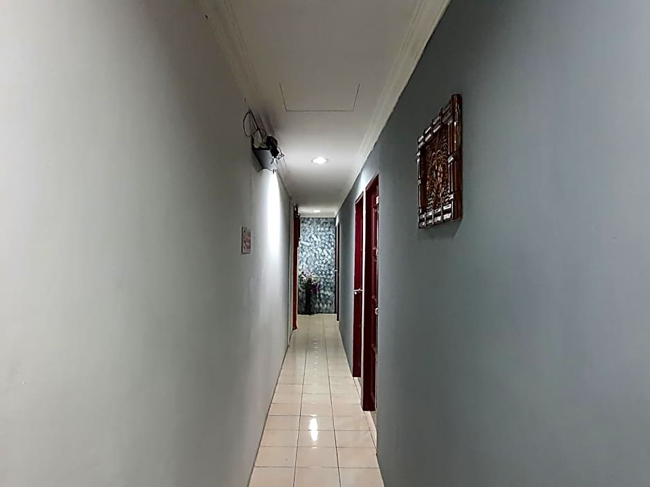 OYO 90997 Hoover Room