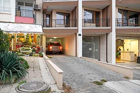 JOY APARTMENT BURGAS CENTER PRIVATE PARKING