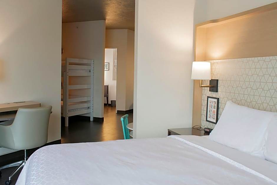 Holiday Inn Omaha Downtown Waterpark By IHG