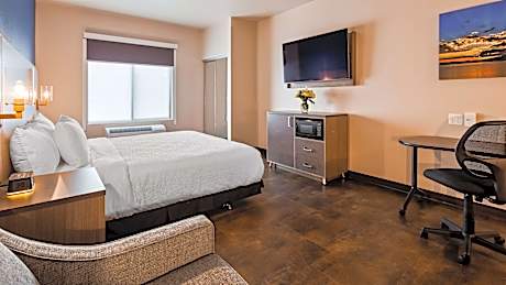 Accessible - Suite King Bed Mobility Accessible Bathtub Queen Sofabed Kitchenette View Non-Smoking F