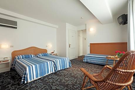 Triple Room with Garden View